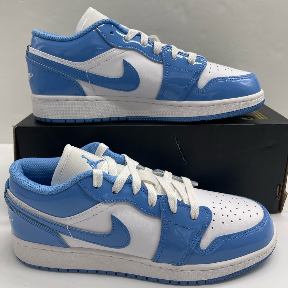 Jordan WMNS AIR JORDAN 1 LOW SE
WHITE/LEGEND BLUE FZ3929 114
Sneakers - Picture 1 of 16